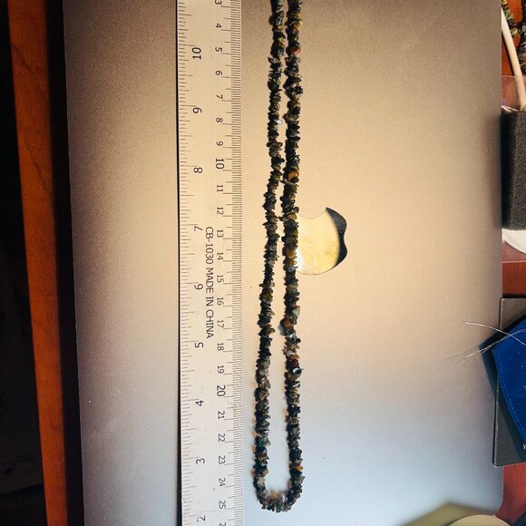 Natural opal chips necklace with silver clasp - Picture 2 of 3